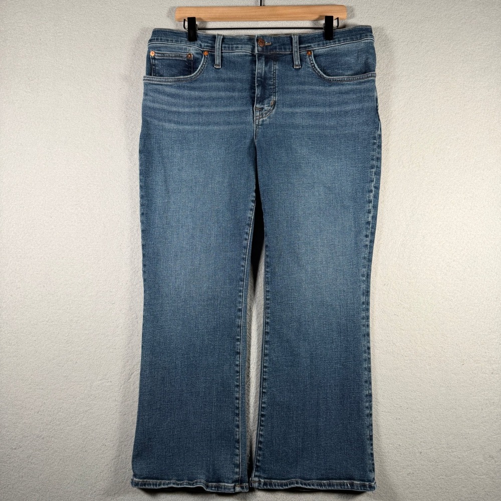 Madewell Mid-Rise Kick Out Jeans Blue Medium Wash 32P NR929 DM7174